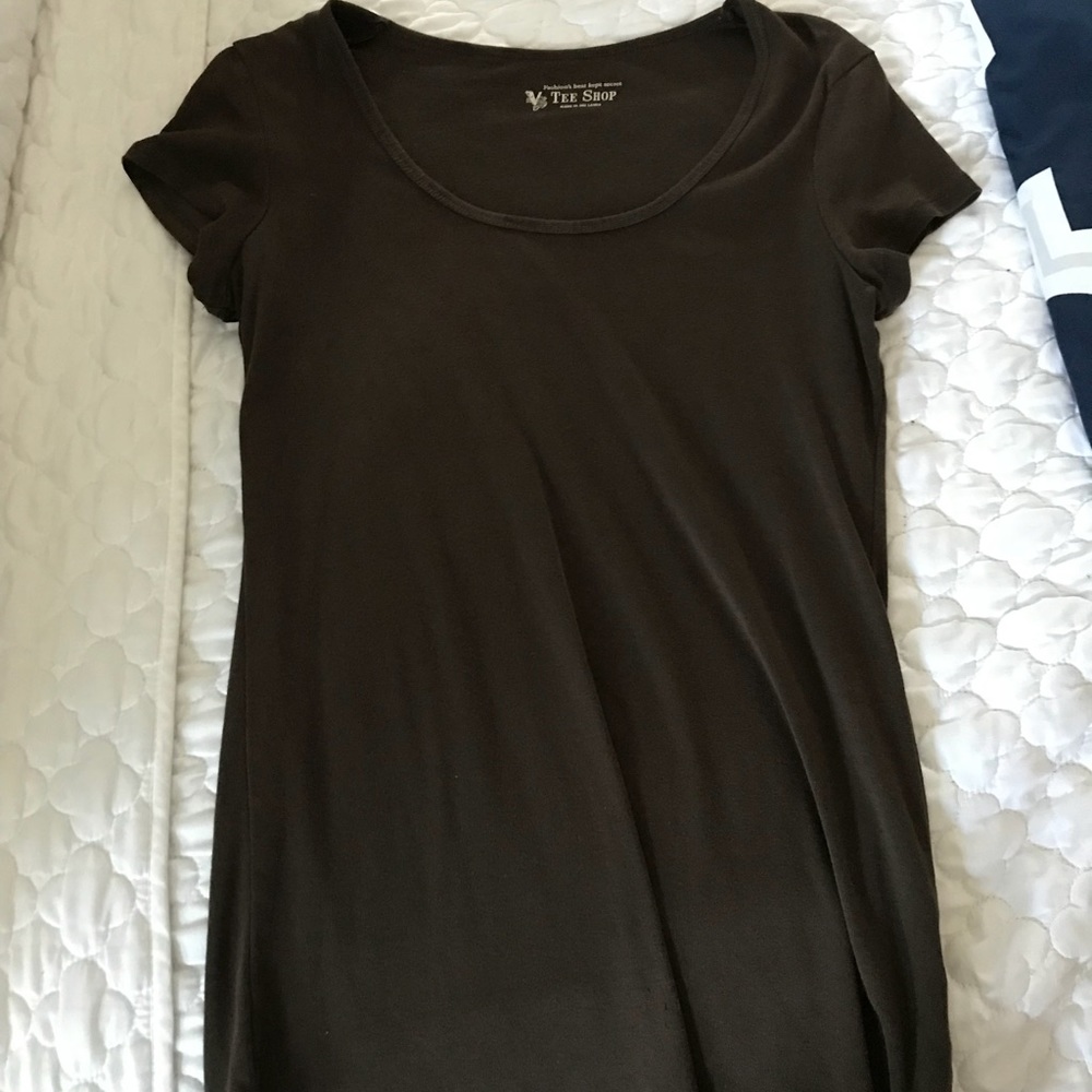 Fitted brown tee shirt